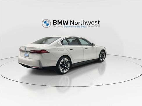 Used 2026 BMW i5 eDrive40 image 3