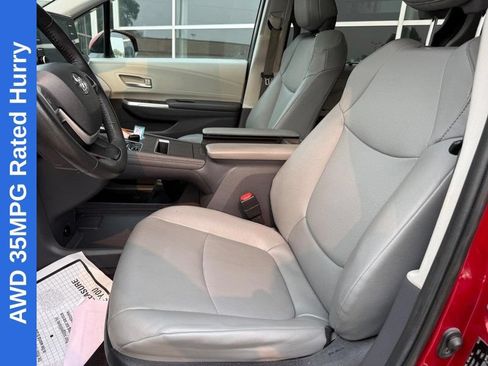 Used 2023 Toyota Sienna XLE AWD/4WD image 17