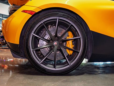 Used 2018 McLaren 720S Performance image 22