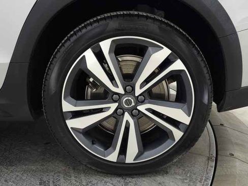 Used 2025 Volvo V60 B5 Cross Country Plus image 12