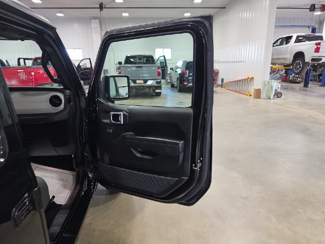 Used 2025 Jeep Wrangler Unlimited Sport AWD/4WD image 32
