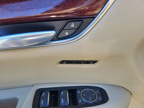 Used 2018 Cadillac XT5 Luxury w/ Driver Awareness Package FWD image 23