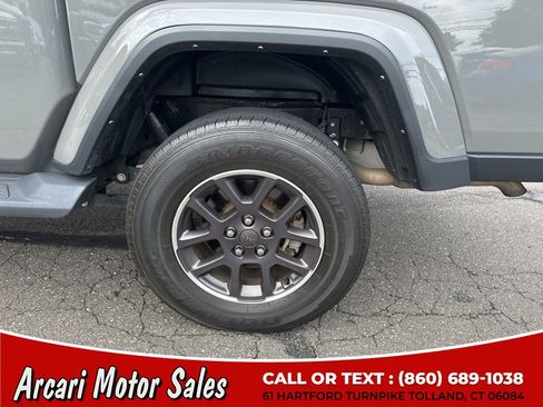 Used 2023 Jeep Gladiator Overland w/ Cold Weather Group AWD/4WD image 9