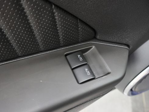 Used 2011 Ford Mustang Shelby GT500 RWD image 37