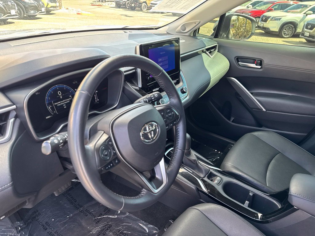 Used 2023 Toyota Corolla Cross XLE w/ Convenience Package FWD image 11