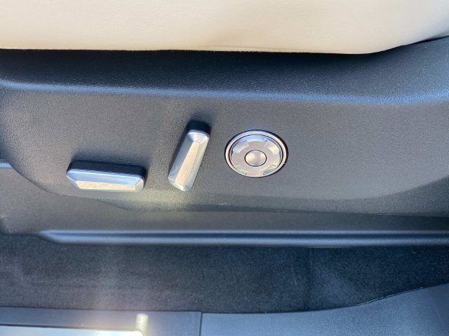 New 2027 Lincoln Navigator Reserve w/ Jet Appearance Package AWD/4WD image 13