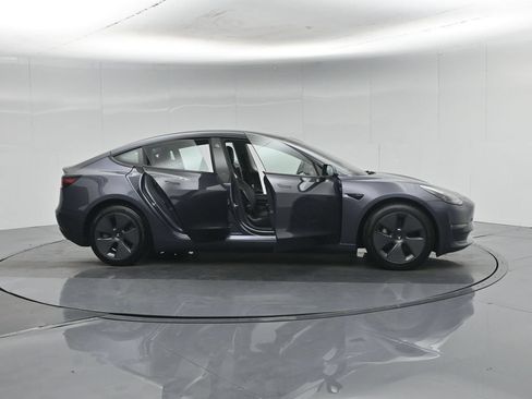 Used 2022 Tesla Model 3 Long Range AWD/4WD image 32