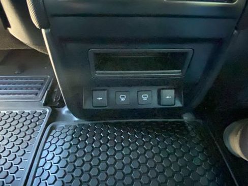 Used 2021 Land Rover Defender 90 X-Dynamic S AWD/4WD image 14