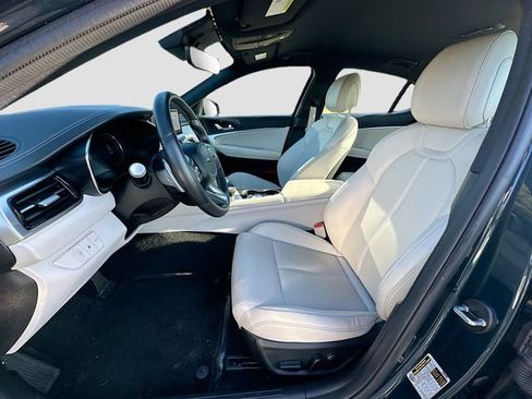 Used 2025 Genesis G70 2.5T image 21
