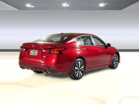 Used 2022 Nissan Altima 2.5 SV w/ SV Premium Package image 8
