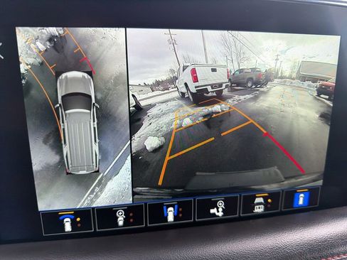 Used 2022 Chevrolet Suburban RST w/ Luxury Package image 18