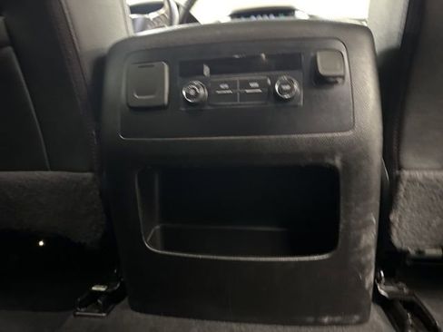 Used 2020 Chevrolet Suburban LT image 17