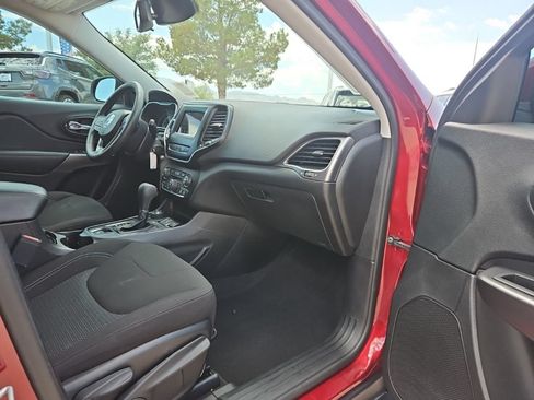 Used 2021 Jeep Cherokee Latitude AWD/4WD image 24