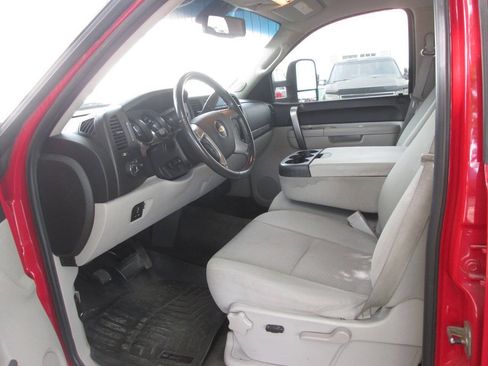 Used 2011 Chevrolet Silverado 2500 LT w/ Interior Plus Package AWD/4WD image 17