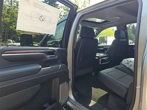New 2025 GMC Sierra 3500 Denali w/ Denali Reserve Package image 17