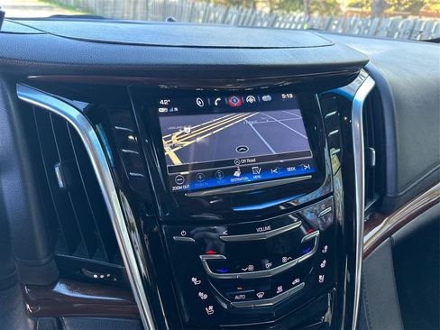 Used 2019 Cadillac Escalade Luxury w/ Escalade Sport Edition AWD/4WD image 28
