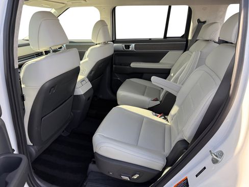 Used 2025 Hyundai Santa Fe Calligraphy image 16