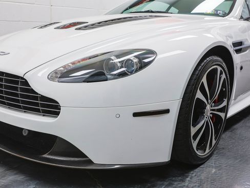 Used 2011 Aston Martin V12 Vantage Coupe image 6