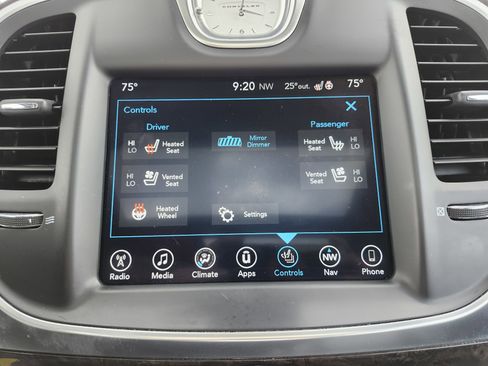 Used 2017 Chrysler 300 C w/ Safetytec Plus Group image 10