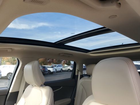 Certified 2022 Lincoln Nautilus Reserve w/ Equipment Group 201A image 11