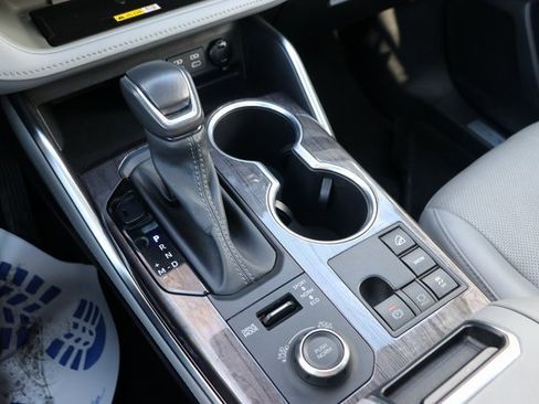 Used 2023 Toyota Highlander L image 28