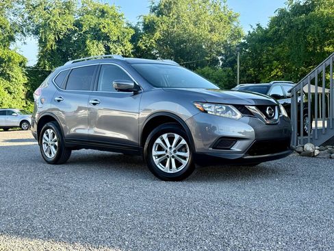Used 2016 Nissan Rogue SV w/ SV Premium Package AWD/4WD image 2
