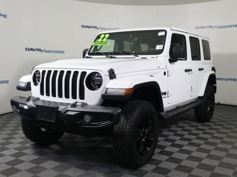 Used 2022 Jeep Wrangler Unlimited Sahara AWD/4WD image 11