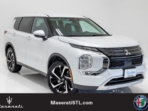 Used 2023 Mitsubishi Outlander SE Black Edition FWD image 5