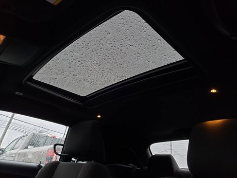 Used 2019 Dodge Challenger SXT image 19