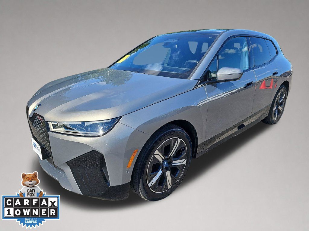 Used 2024 BMW iX xDrive50 w/ Premium Package AWD/4WD image 8