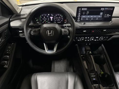 Used 2024 Honda Accord Touring image 11