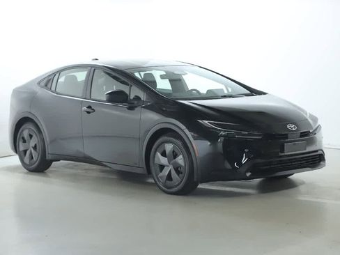 Used 2025 Toyota Prius LE AWD/4WD image 9