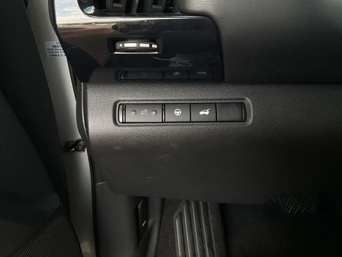Used 2025 Nissan Pathfinder SV FWD image 22