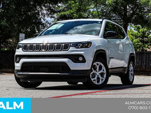 Used 2024 Jeep Compass Latitude AWD/4WD image 3