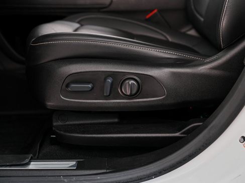 Used 2023 GMC Acadia SLT w/ Elevation Edition image 29