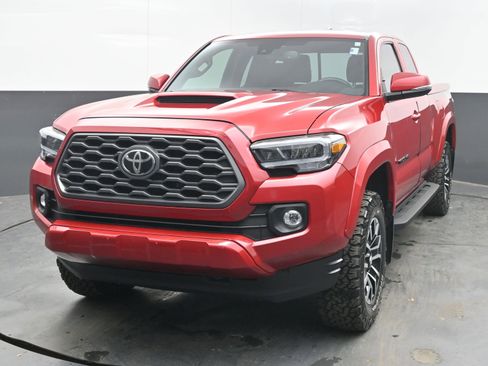 Used 2020 Toyota Tacoma TRD Sport image 3