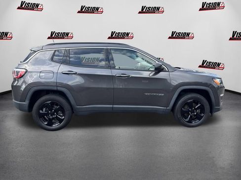 Used 2017 Jeep Compass Latitude w/ Popular Equipment Group AWD/4WD image 4