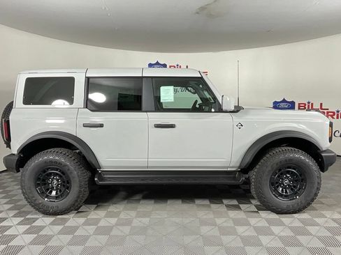 New 2026 Ford Bronco Outer Banks w/ Sasquatch Package AWD/4WD image 2