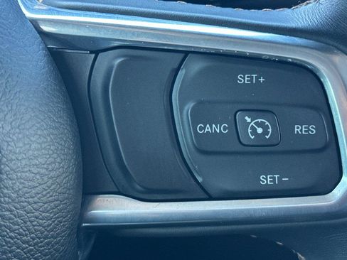 Used 2022 Jeep Wrangler Unlimited Sahara image 28