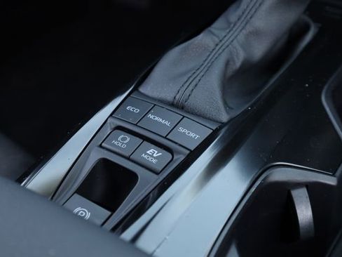 Used 2025 Toyota Camry LE image 13