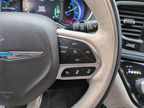 Used 2020 Chrysler Pacifica Limited w/ Advanced Safetytec Group image 17