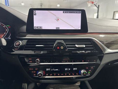 Used 2020 BMW M550i xDrive image 23