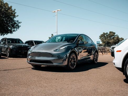 Used 2021 Tesla Model Y 2WD image 3