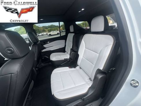 Used 2026 Chevrolet Traverse High Country w/ LPO, Floor Liner Package FWD image 31