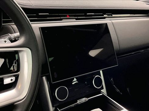 Used 2023 Land Rover Range Rover Long Wheelbase SE image 12