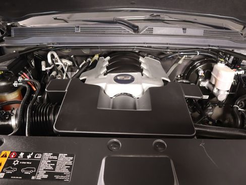 Used 2020 Cadillac Escalade Premium Luxury w/ Escalade Sport Edition image 22