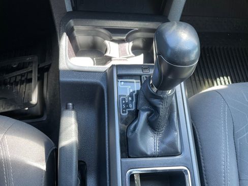 Certified 2018 Toyota Tacoma TRD Off-Road AWD/4WD image 19