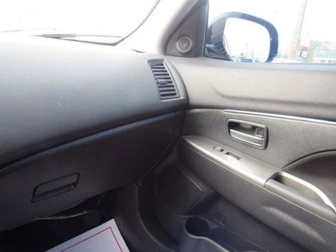 Used 2019 Mitsubishi Outlander Sport ES FWD image 16