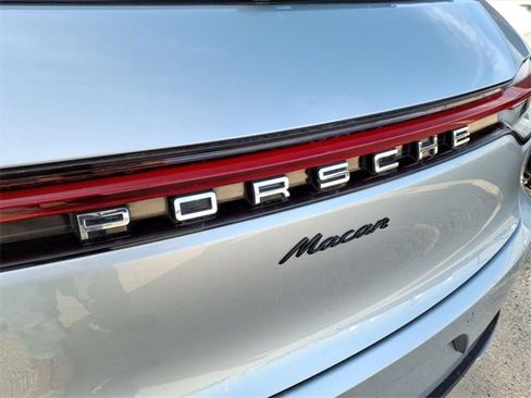 Used 2021 Porsche Macan image 9