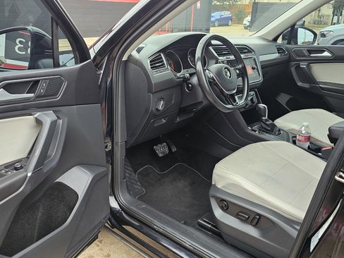 Used 2018 Volkswagen Tiguan SE image 24